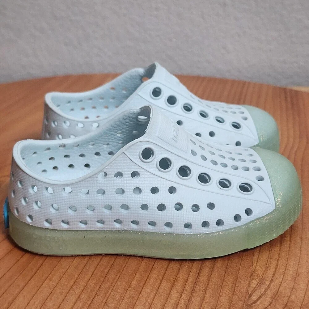 Native Jefferson Shoes Girls Size 4 White Slip On Water Glitter Toe Summer Beach